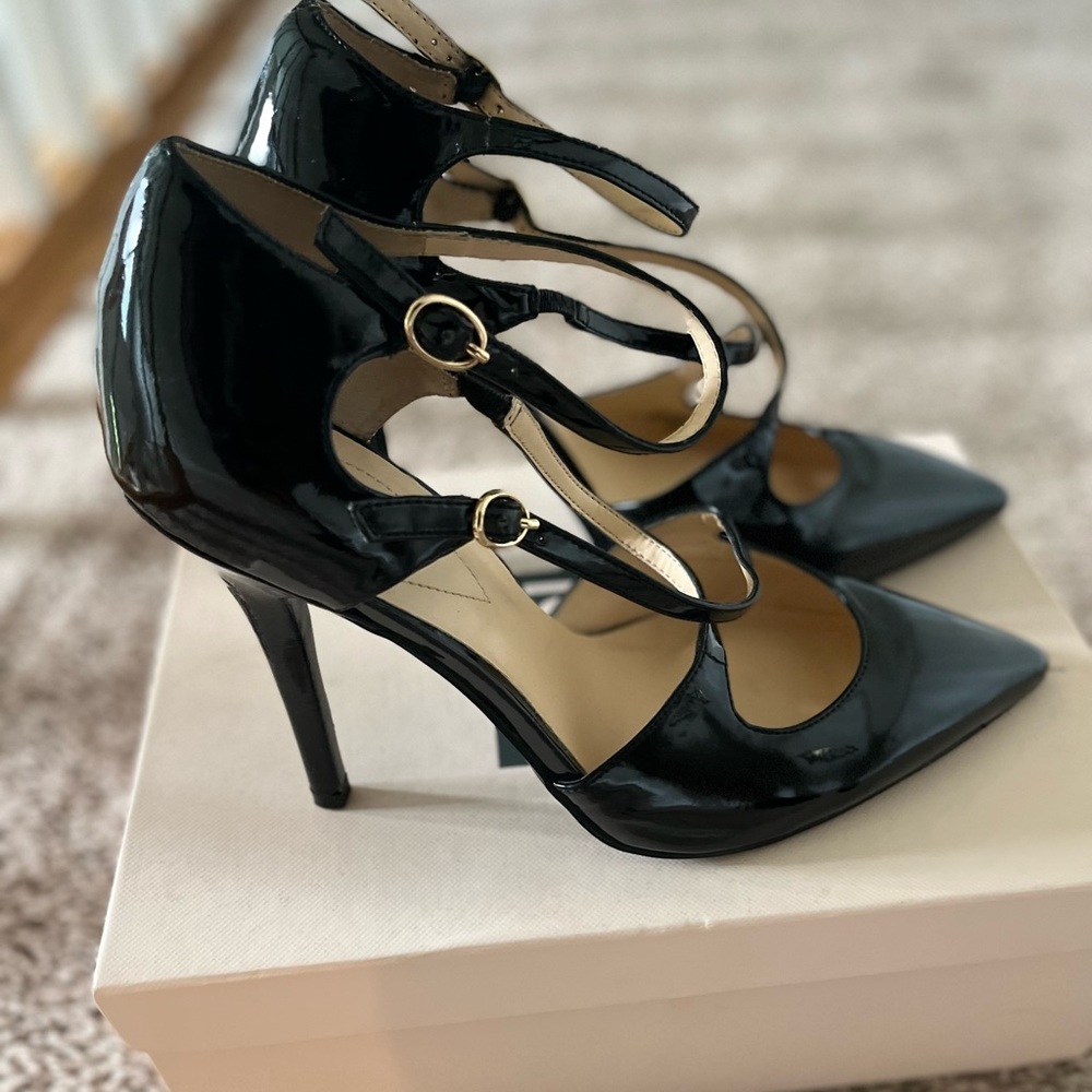 Guess Black Patent Pumps